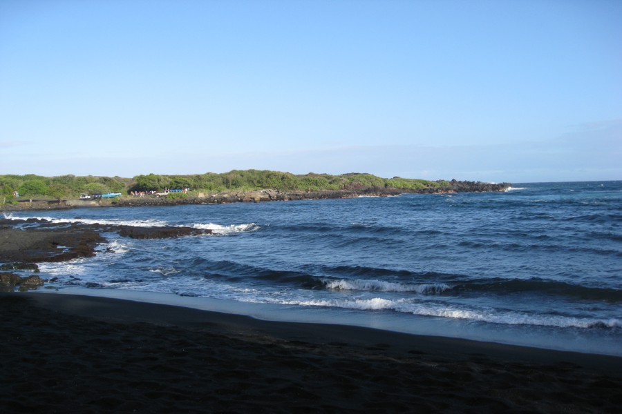 ../image/punaluu black sand beach 3.jpg